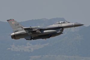 aviano august 21  2011 oup105 f 16cm 90 0806 77thfs 20thfw  shaw afb  sc take off pm mix